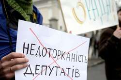 Наприкінці серпня нардепи підтримали у першому читанні скасування недоторканості народних депутатів України
