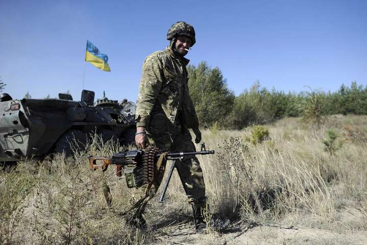 Доба на Донбасі: 15 ворожих обстрілів, один український боєць загинув