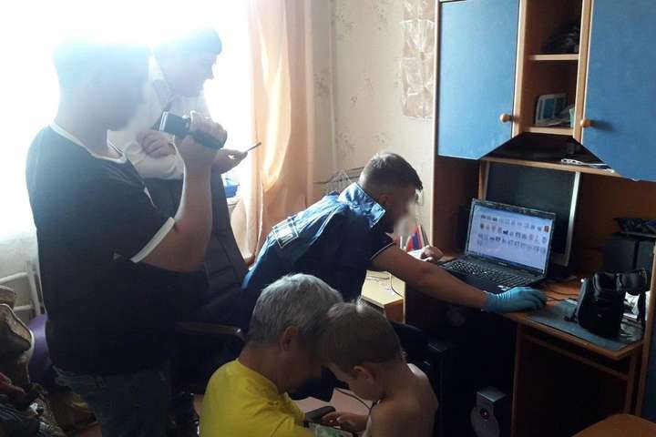 Мешканець Київщини створював порноролики за участю власних дітей (фото)