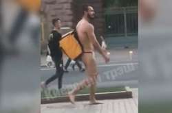 В центре Киеве заметили обнаженного красавчика (видео)