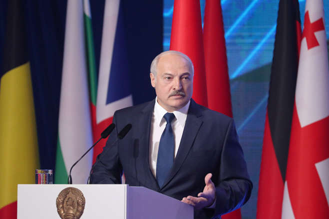 Лукашенко объяснил, почему Беларусь «наглухо» закрыла границу с Украиной