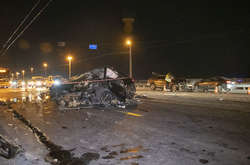  Audi повністю розбита, її двигун вилетів на дорогу 