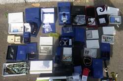 Злодії викрали золоті та срібні прикраси, гроші