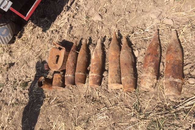 Снаряди і міни: на Київщині виявлено арсенал боєприпасів (фото)
