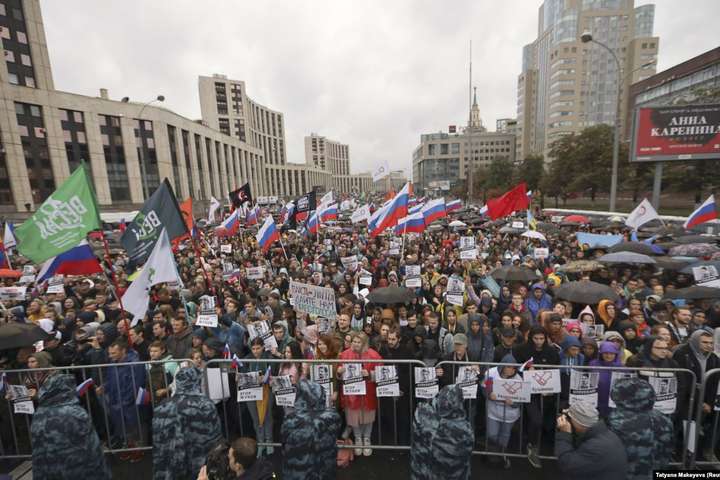 Російські силовики вважають, що молодь виходить на протести через лайки в соцмережах