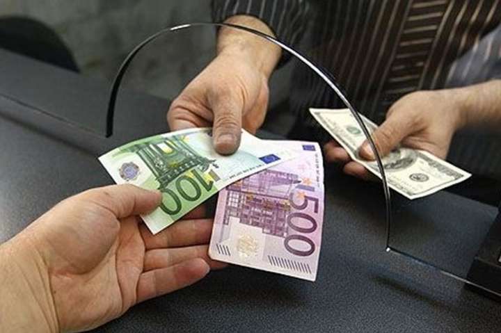 У серпні українці купили валюти на $97 млн більше, ніж продали