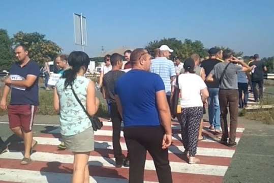 Фермери перекрили трасу на Дніпропетровщині: вимагають захисту від рейдерів