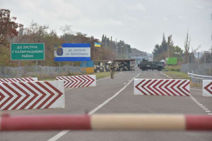 Оккупанты задерживают украинцев на админгранице с Крымом - СБУ