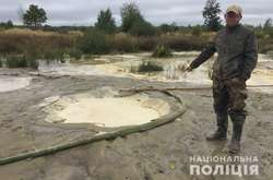 На Житомирщині поліція почала проводити рейди, щоб завадити нелегальному видобутку бурштину