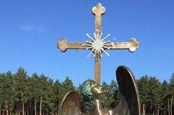 На Харківщині вандал викрав із цвинтаря пам'ятник (фото)