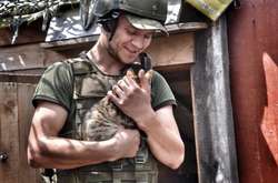 Настоящие друзья: бойцы ВСУ опубликовали трогательные фото