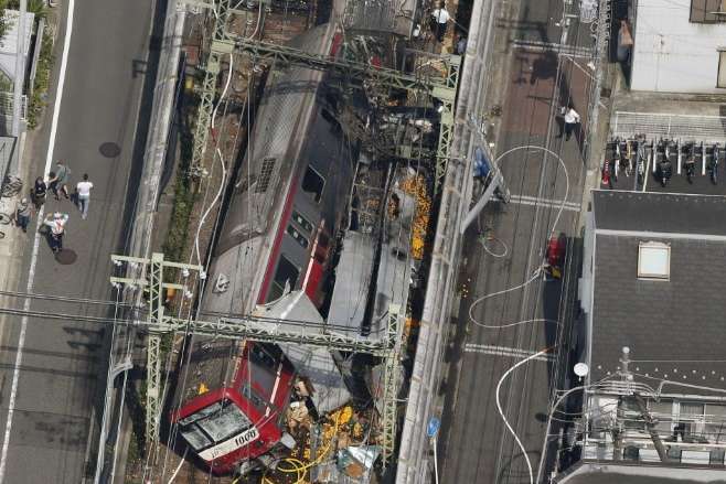 В Японії поїзд зійшов з рейок, травмовані мінімум 30 людей