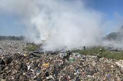  До ліквідації пожежі на сміттєзвалищі залучено 11 рятувальників 