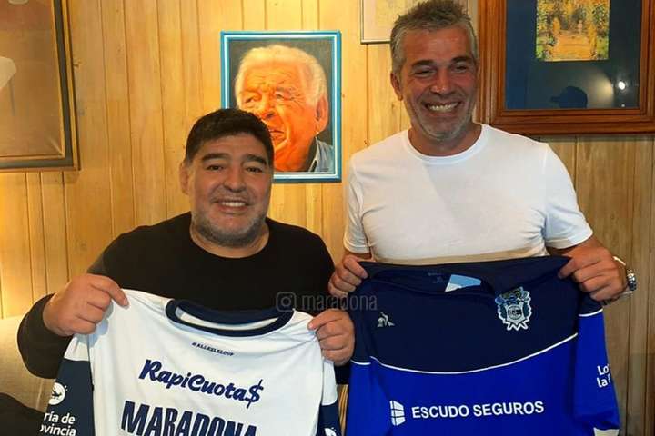 Легендарний Марадона очолив футбольну команду в Аргентині