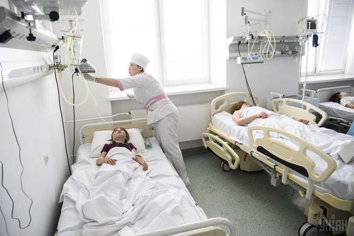 В украинских больницах из-за отравлений сейчас находится 61 человек