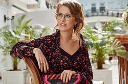 Обнаженная Ксения Собчак прикрыла причинное место книгой