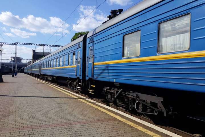 Поїзд Київ - Івано-Франківськ буде курсувати аж до Чернівців
