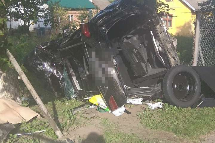 На Львівщині водій позашляховика влаштував криваву ДТП, збивши пішоходів та велосипедиста