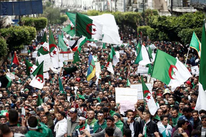 В Алжирі відновилися антиурядові акції протесту