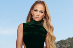 50-летняя Дженнифер Лопес соблазнительно изгибается у шеста (видео)