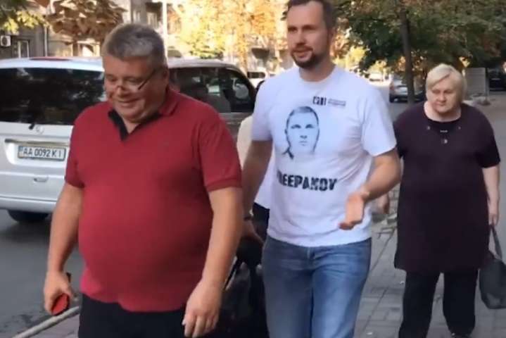 До офісу українського омбудсмена з’їжджаються родичі бранців Кремля