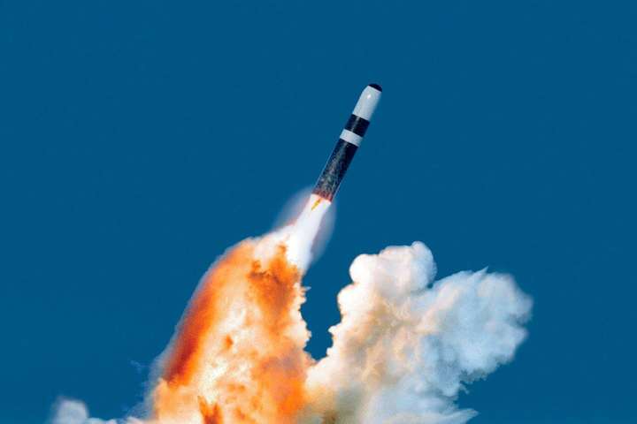 США випробували чотири балістичні ракети Trident II