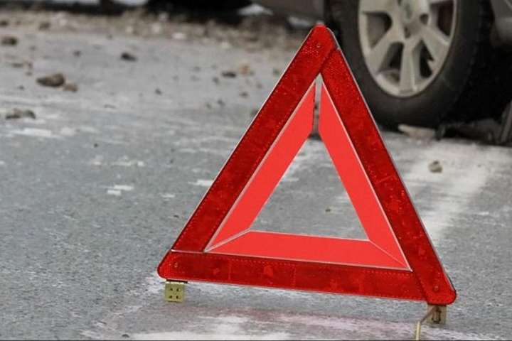 На Львівщині під час ремонту автомобіля загинув водій вантажівки