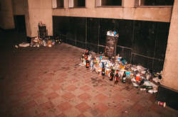 Пляшки, недопалки, склянки: після концерту на НСК «Олімпійський» купи сміття (фото)