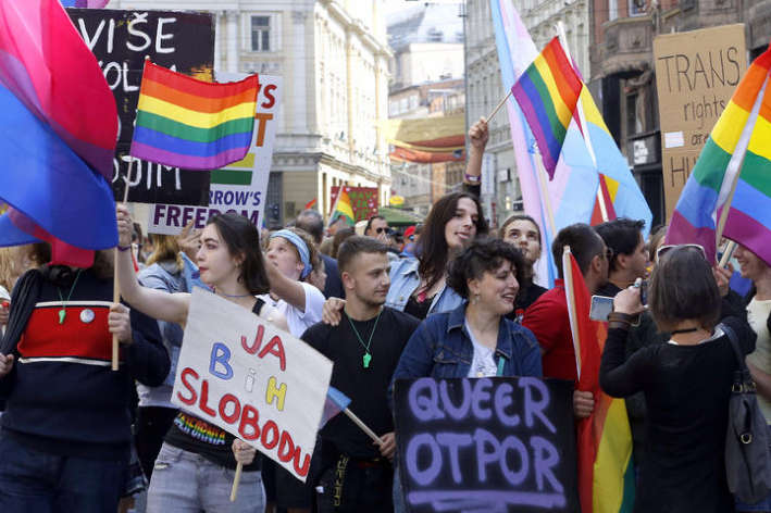 У Боснії і Герцеговині відбувся перший ЛГБТ-парад - У Сараєво пройшов перший в країні гей-парад