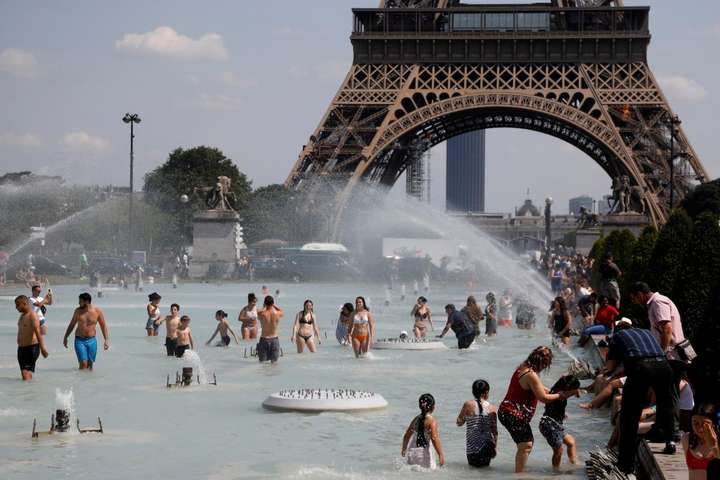 Через аномальну спеку у Франції влітку померло майже 1,5 тисячі людей 