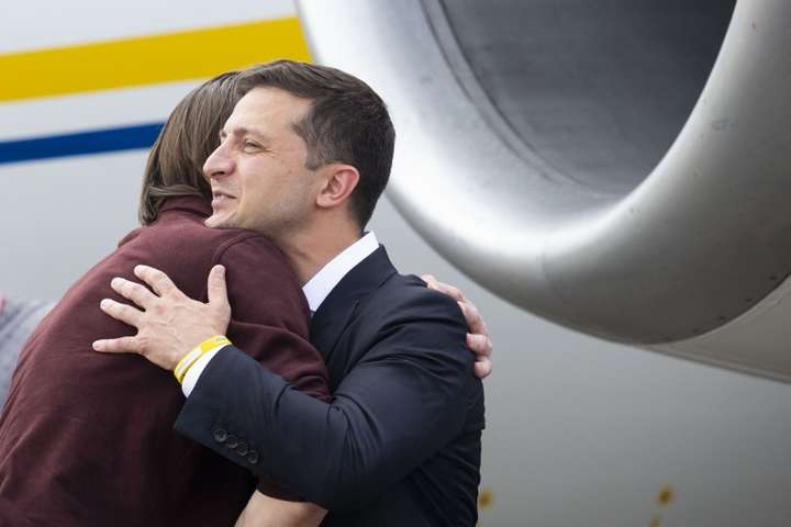 <p>На думку російського політолога, Володимир Зеленський гідний престижної премії за обмін полоненими з Росією</p> - У Росії запропонували висунути Зеленського на Нобелівську премію миру