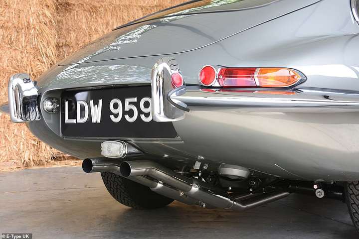 Друге життя вінтажного авто Jaguar, яке гнило в заростях приватного маєтку майже 30 років