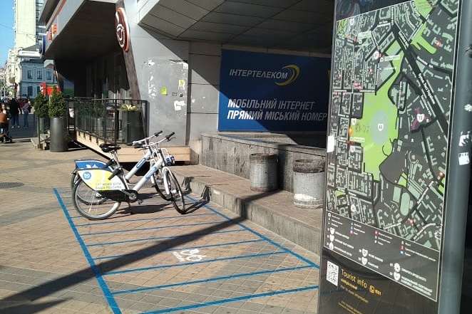У Києві з’явилися ще дві велопарковки (фото)