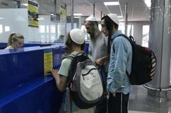 Паломники-хасиды начали прибывать в Украину