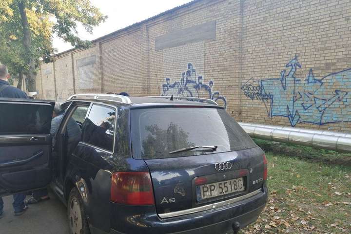 Поліція затримала одного із нападників, а також водія, який привіз зловмисників на місце злочину - Під Києвом скоєно розбійний напад на птахоферму (фото)