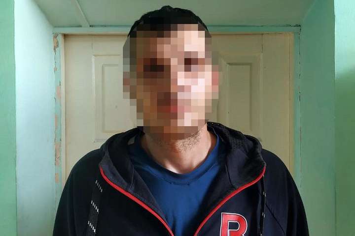 Правопорушник – 31-річний уродженець Херсонської області, який раніше потрапляв у поле зору правоохоронців за аналогічні злочини - Столична поліція виявила у таксиста наркотики
