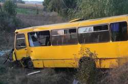 На Полтавщині Peugeot протаранив автобус, п'ятеро постраждалих