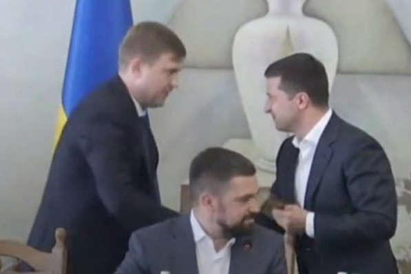 До призначення Віталій Коваль керував компанією «ВВВ Монтаж», що займається будівництвом доріг. - Зеленський представив нового голову Рівненської ОДА