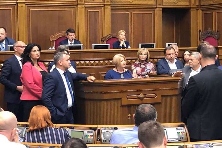 Геращенко з трибуни Ради заявила, що «зелені чоловічки» захоплюють парламент