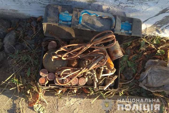 На Донетчине обнаружен схрон боеприпасов и тротила