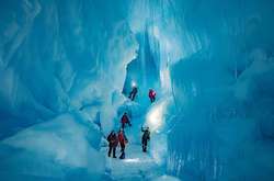 Украинцы в Антарктиде обнаружили «потерянную» ледниковую пещеру
