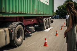 За руйнування доріг перевантаженим транспортом доведеться сплачувати штраф 