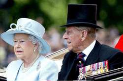 Елизавета II пользуется простынями 20-летней давности