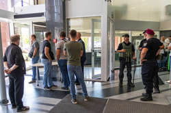  Обшук був проведений за ухвалою Жовтневого районного суду міста Дніпра 