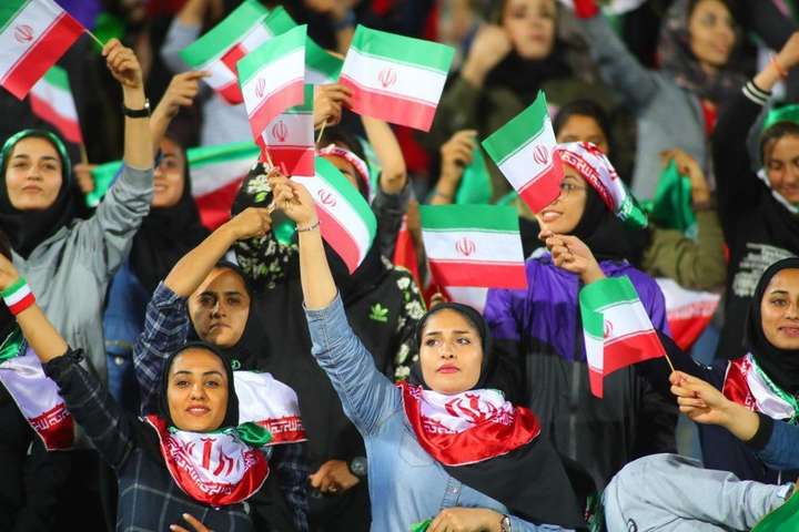 Іранські вболівальниці - У Ірані жінкам частково дозволили відвідувати футбольні матчі