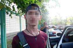 Столичні спецпризначенці викрили «закладчика» наркотиків (фото)