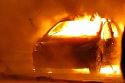 На СТО в Києві згорів автомобіль