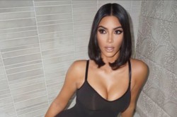 Ким Кардашьян забыла надеть бюстгальтер под прозрачный наряд (фото)