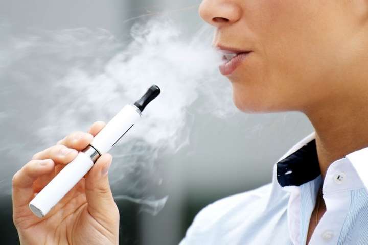 У США заборонять ароматичні наповнювачі для електронних цигарок