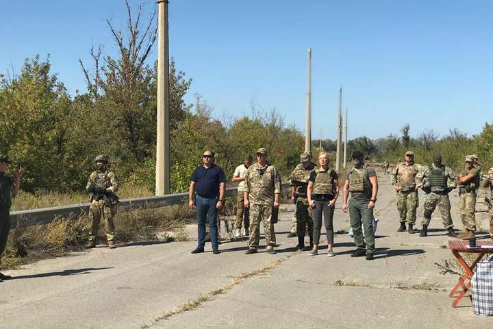 «ЛНР» передала на подконтрольную Киеву территорию 54 осужденных